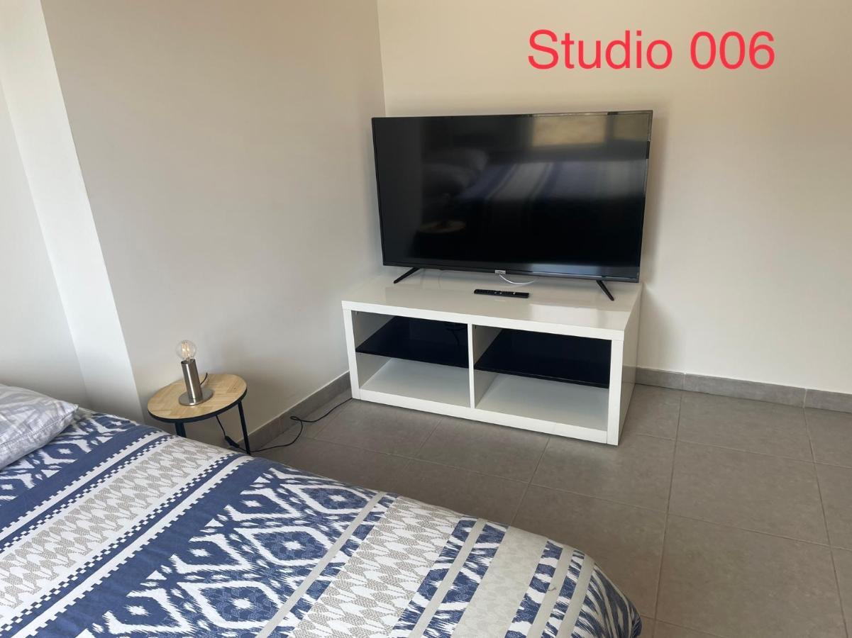 Studio A 300 M De La Gare De 芒特拉若利 外观 照片