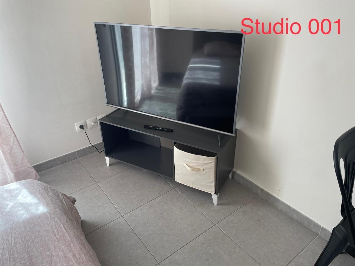 Studio A 300 M De La Gare De 芒特拉若利 外观 照片