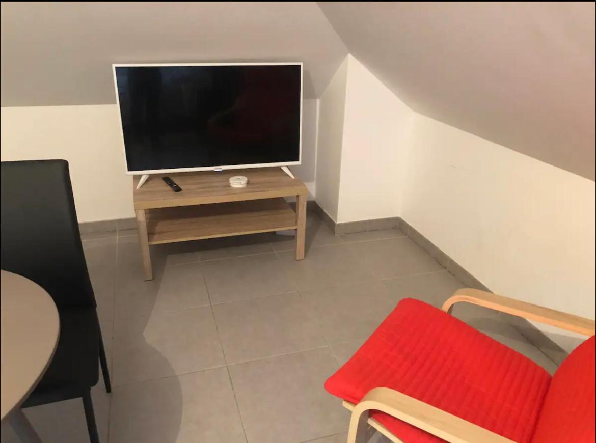 Studio A 300 M De La Gare De 芒特拉若利 外观 照片