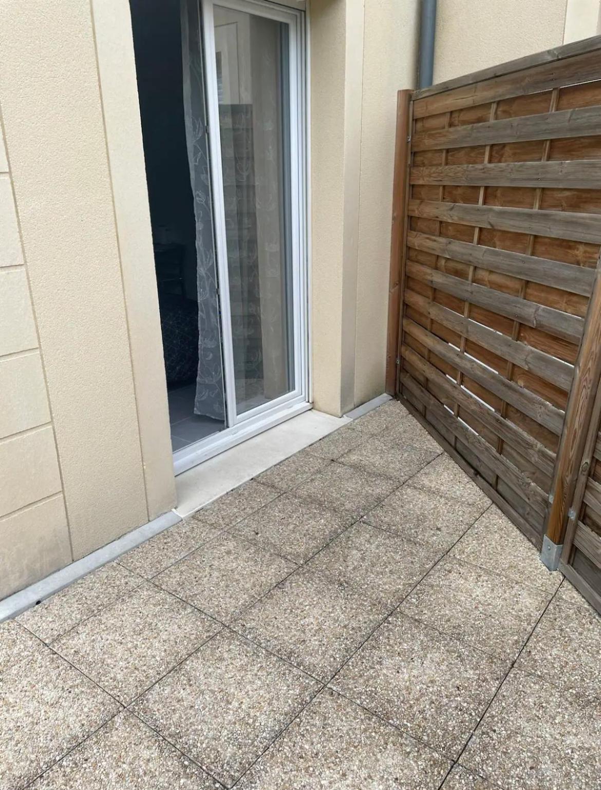 Studio A 300 M De La Gare De 芒特拉若利 外观 照片
